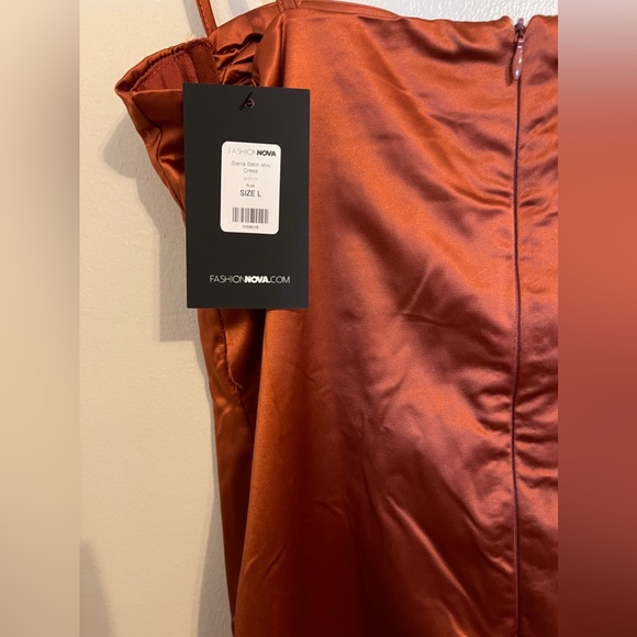 Fashion Nova Sierra Satin mini Dress (read description)- Rust color- Size L - Picture 4 of 6